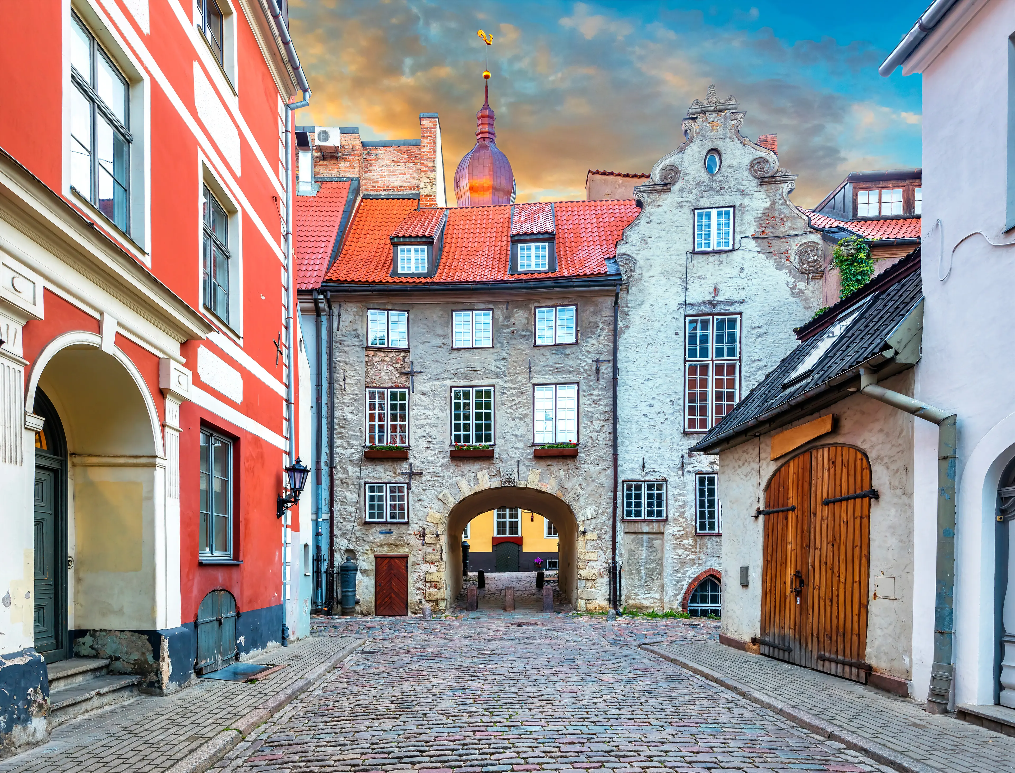 2-Day Romantic Riga Getaway: Sightseeing, Food and Wine for Couples