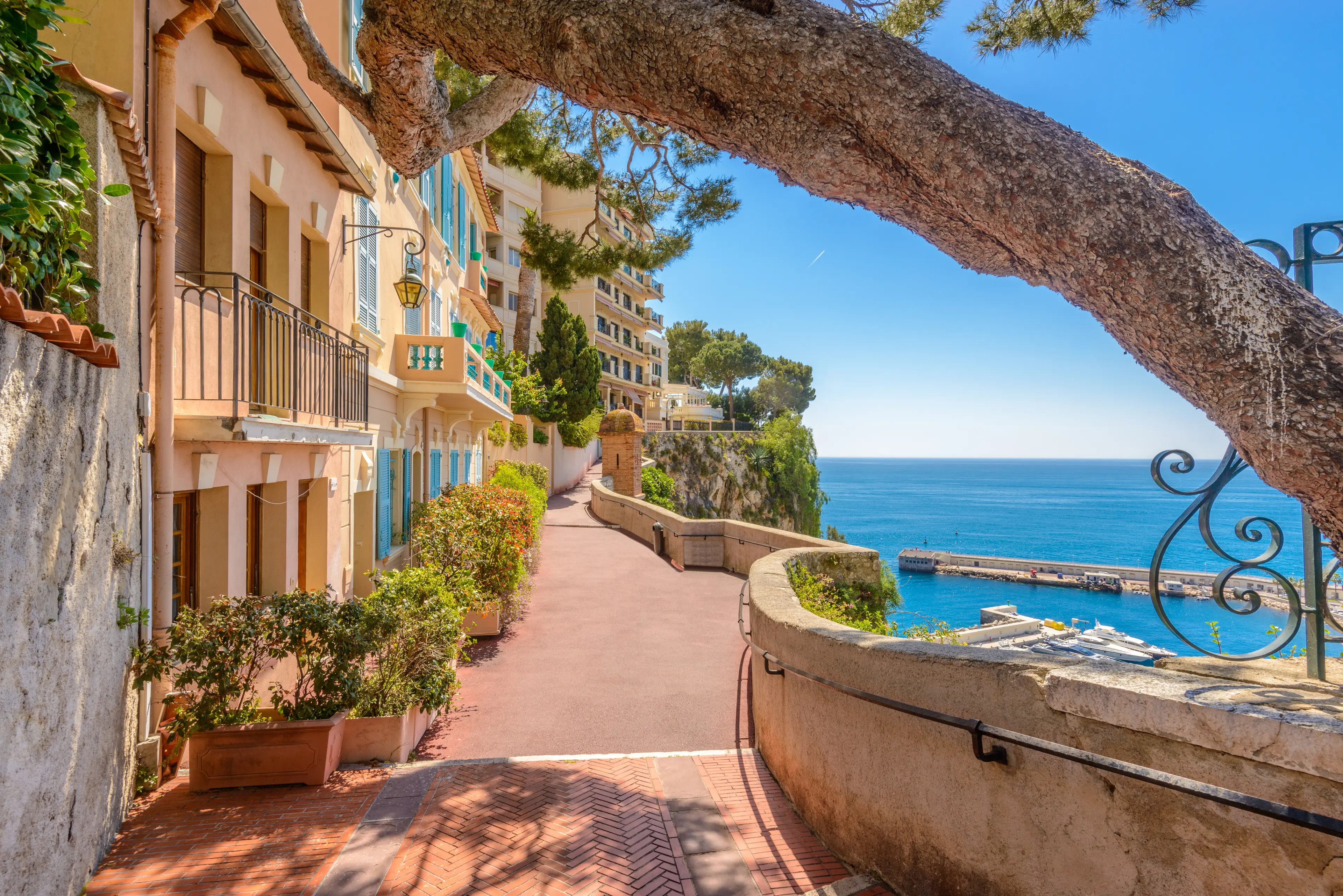 Monaco Family Adventure: 1-Day Offbeat Outdoors & Relaxation Itinerary