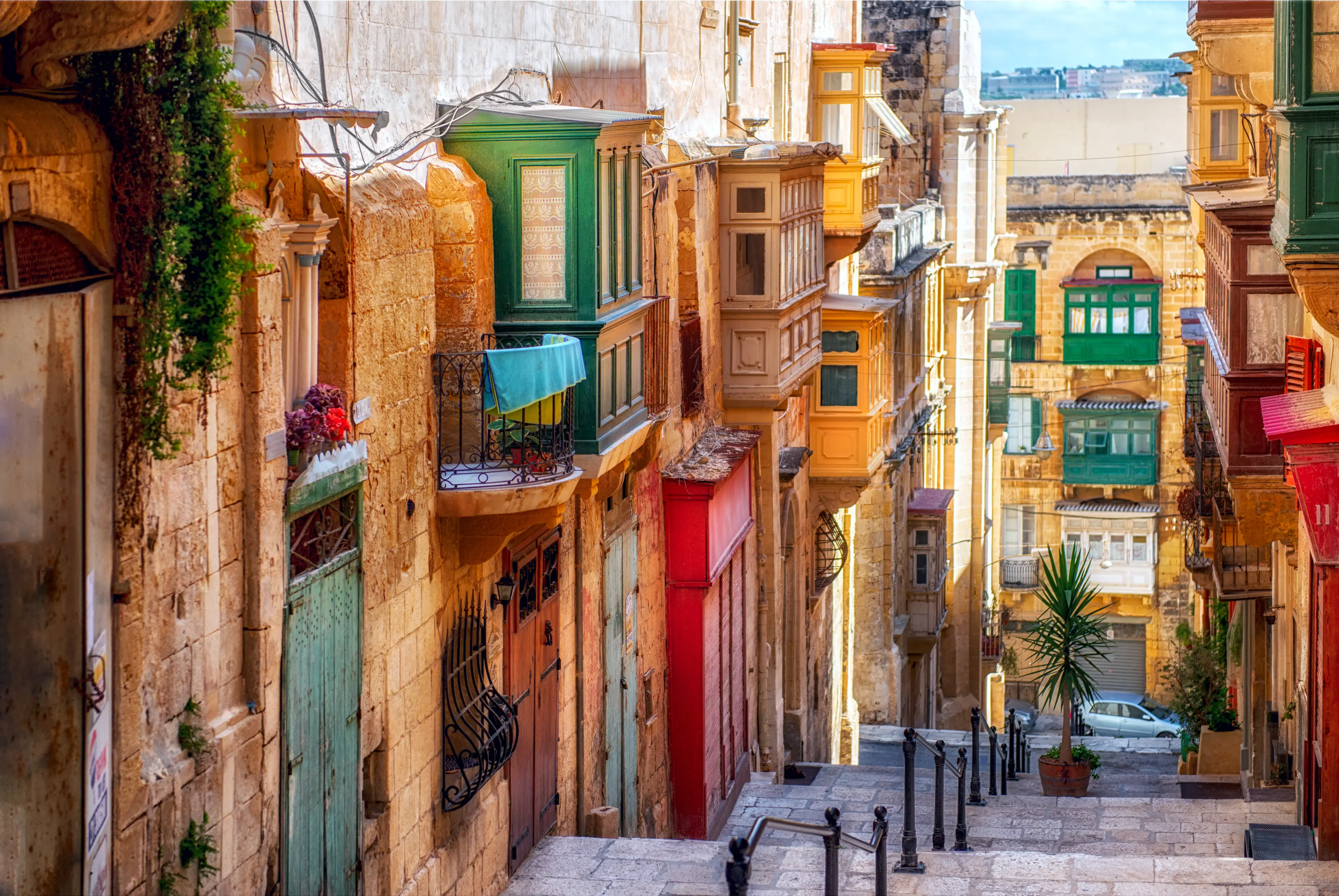 3-Day Valletta Adventure: Sightseeing, Cuisine, Wine & Nightlife with Friends