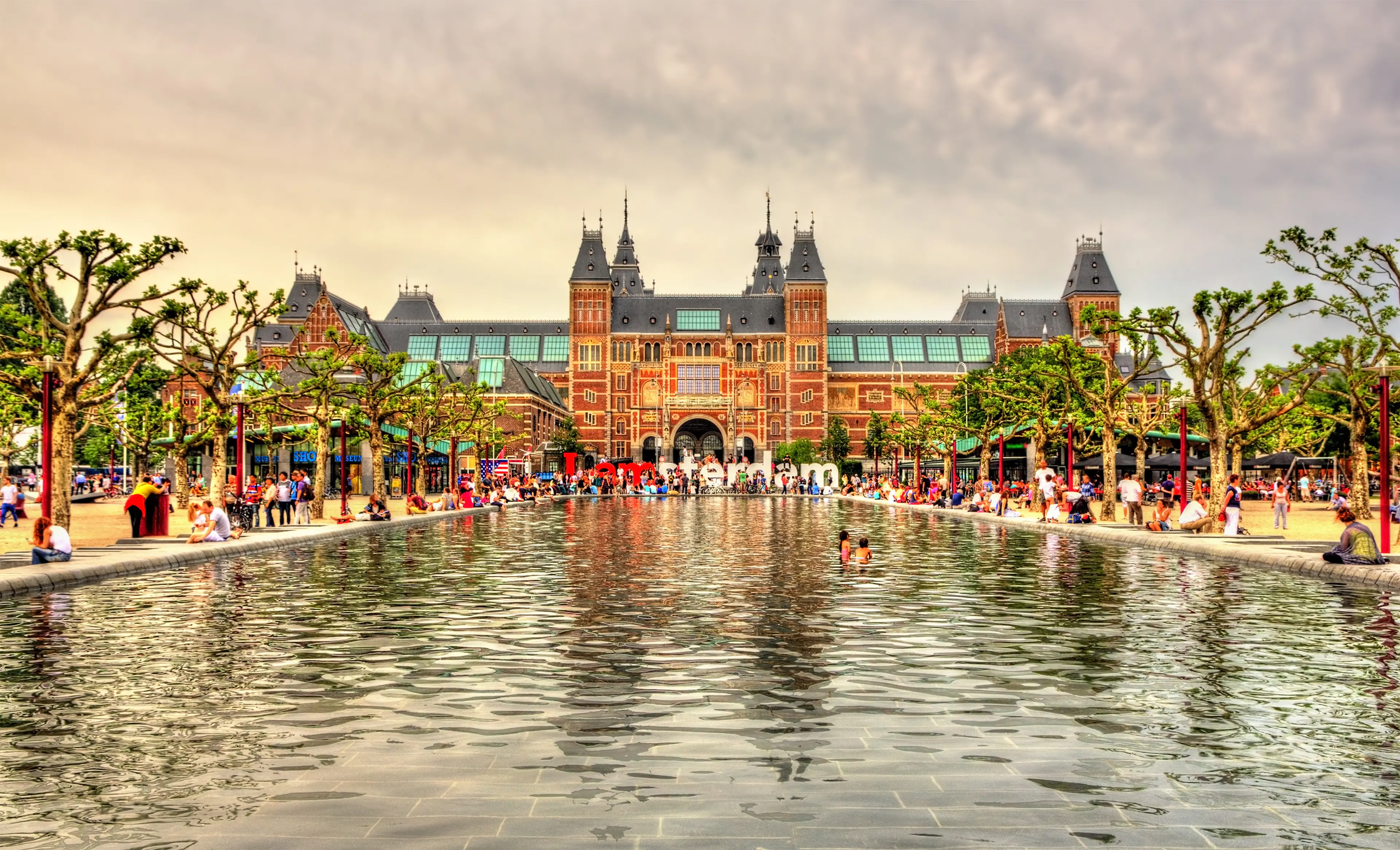 1-Day Local Food, Wine and Shopping Experience in Amsterdam with Friends