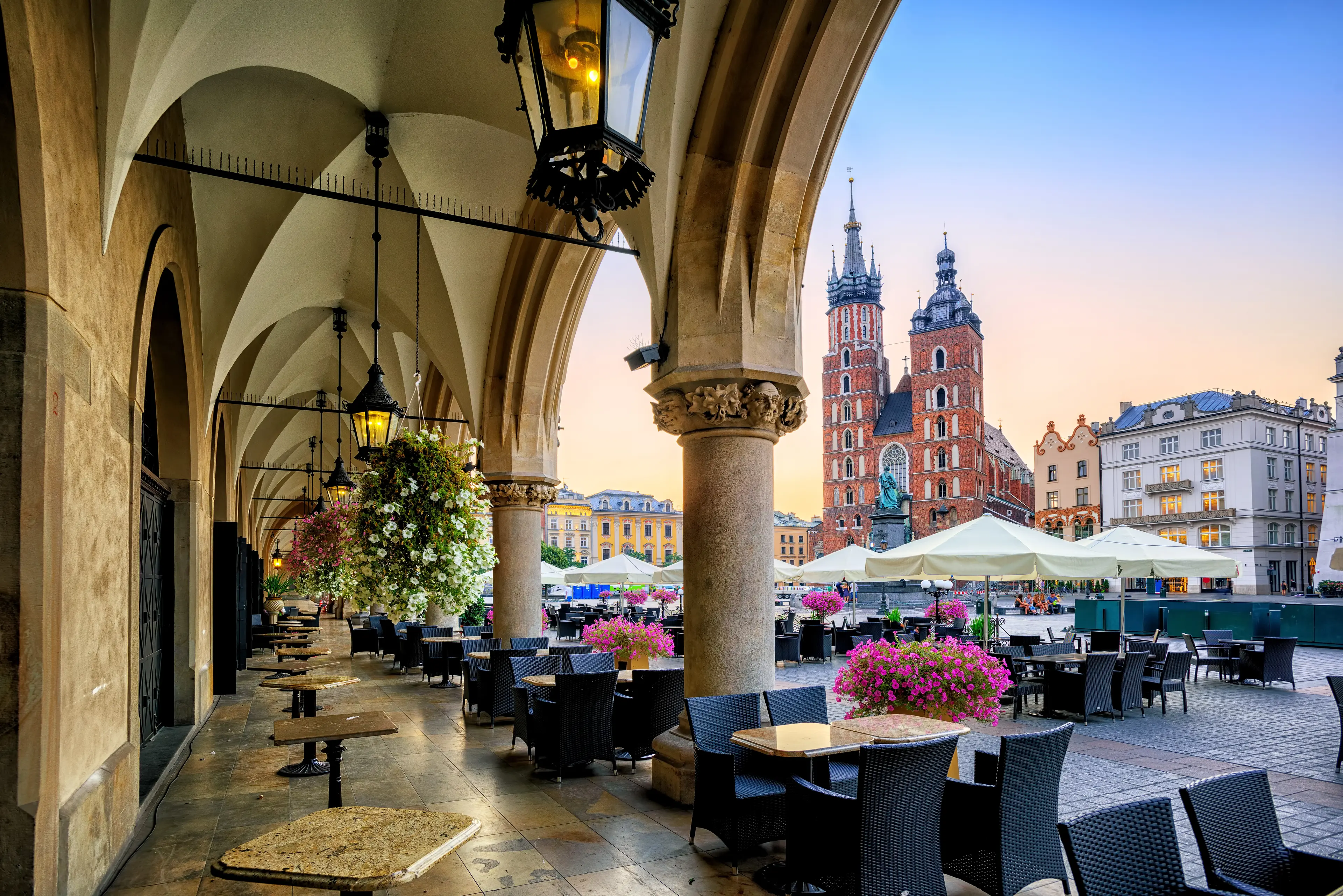 Solo 2-Day Sightseeing and Shopping Adventure in Krakow, Poland