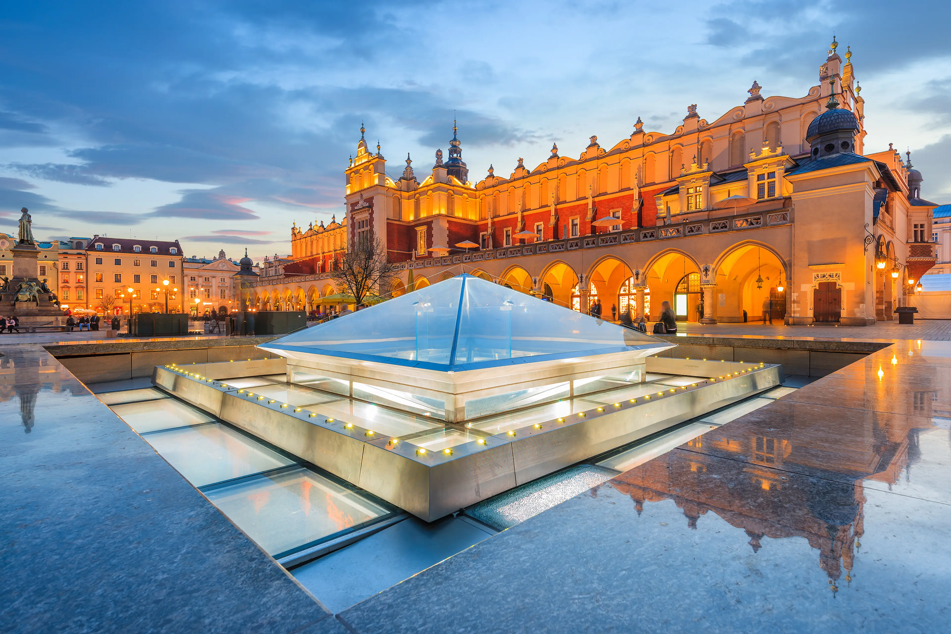 Solo 1-Day Local Experience of Krakow: Sightseeing, Food and Wine