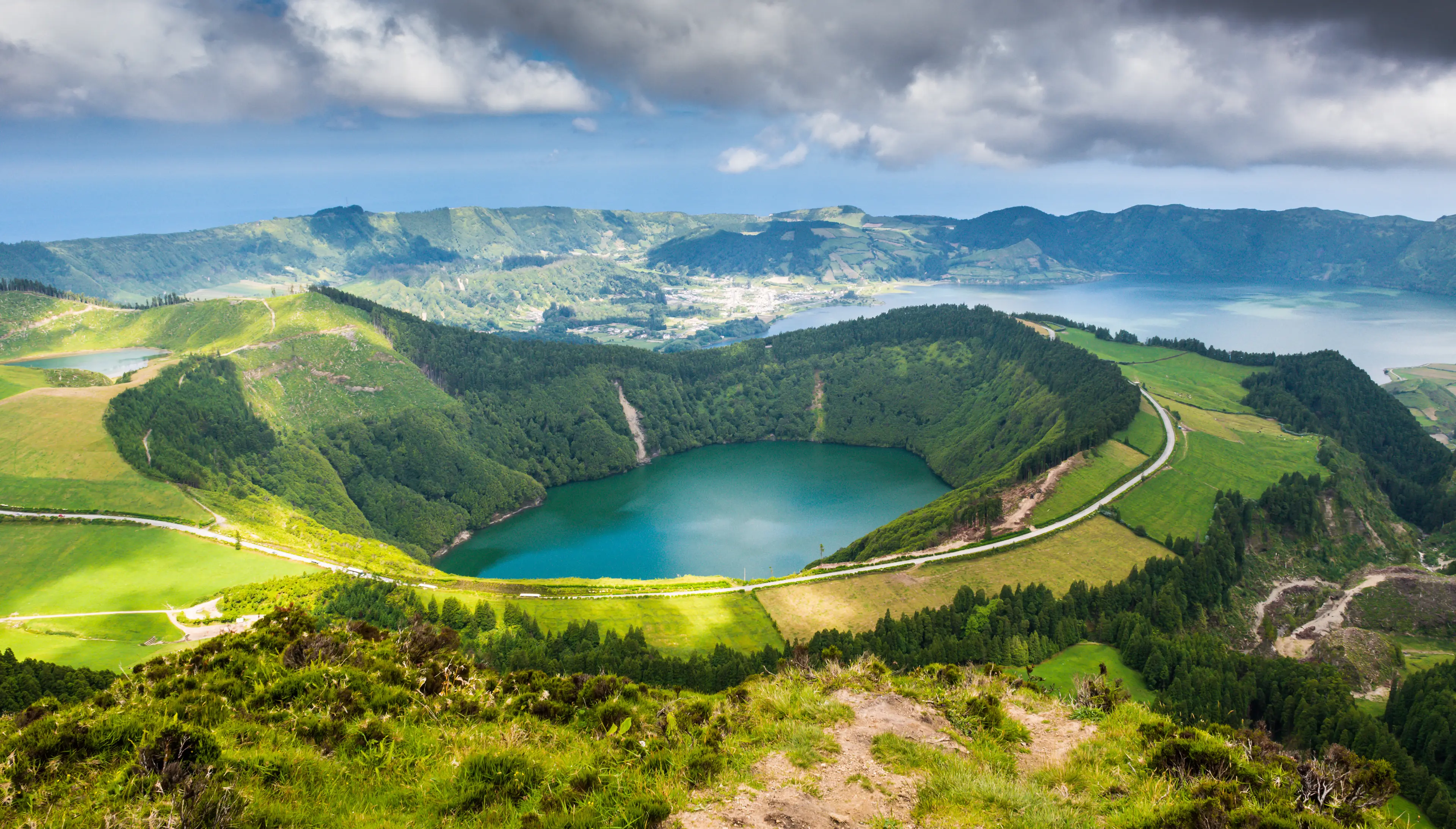 1-Day Romantic Sightseeing and Relaxation Tour in Azores, Portugal