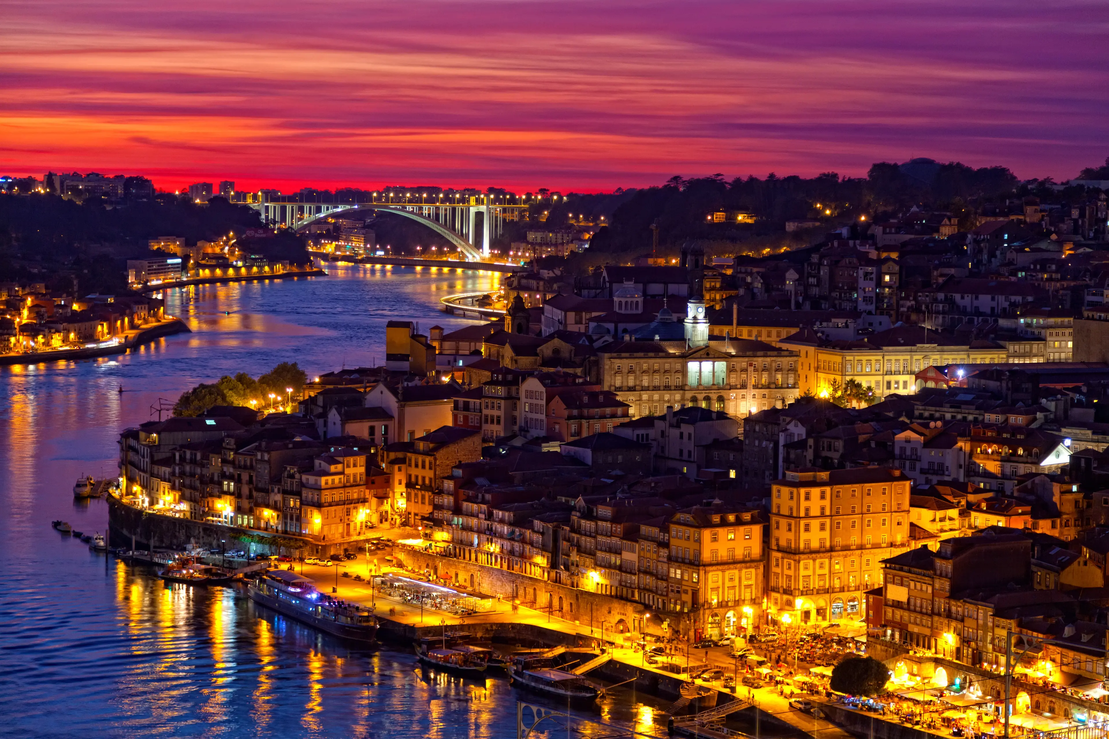 2-Day Locals' Sightseeing and Shopping Itinerary for Couples in Porto