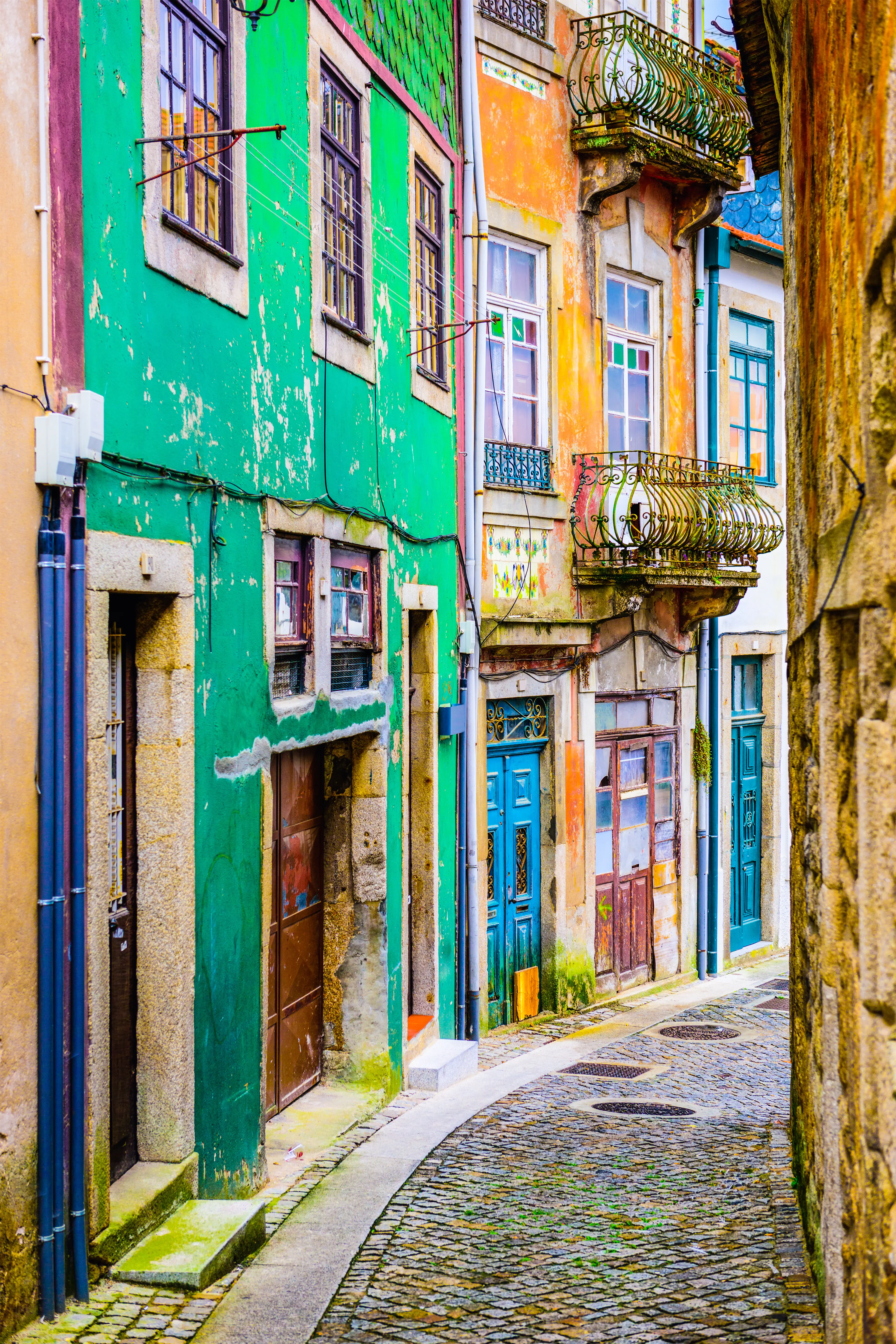 Alleyway in the city Alleyway in the city