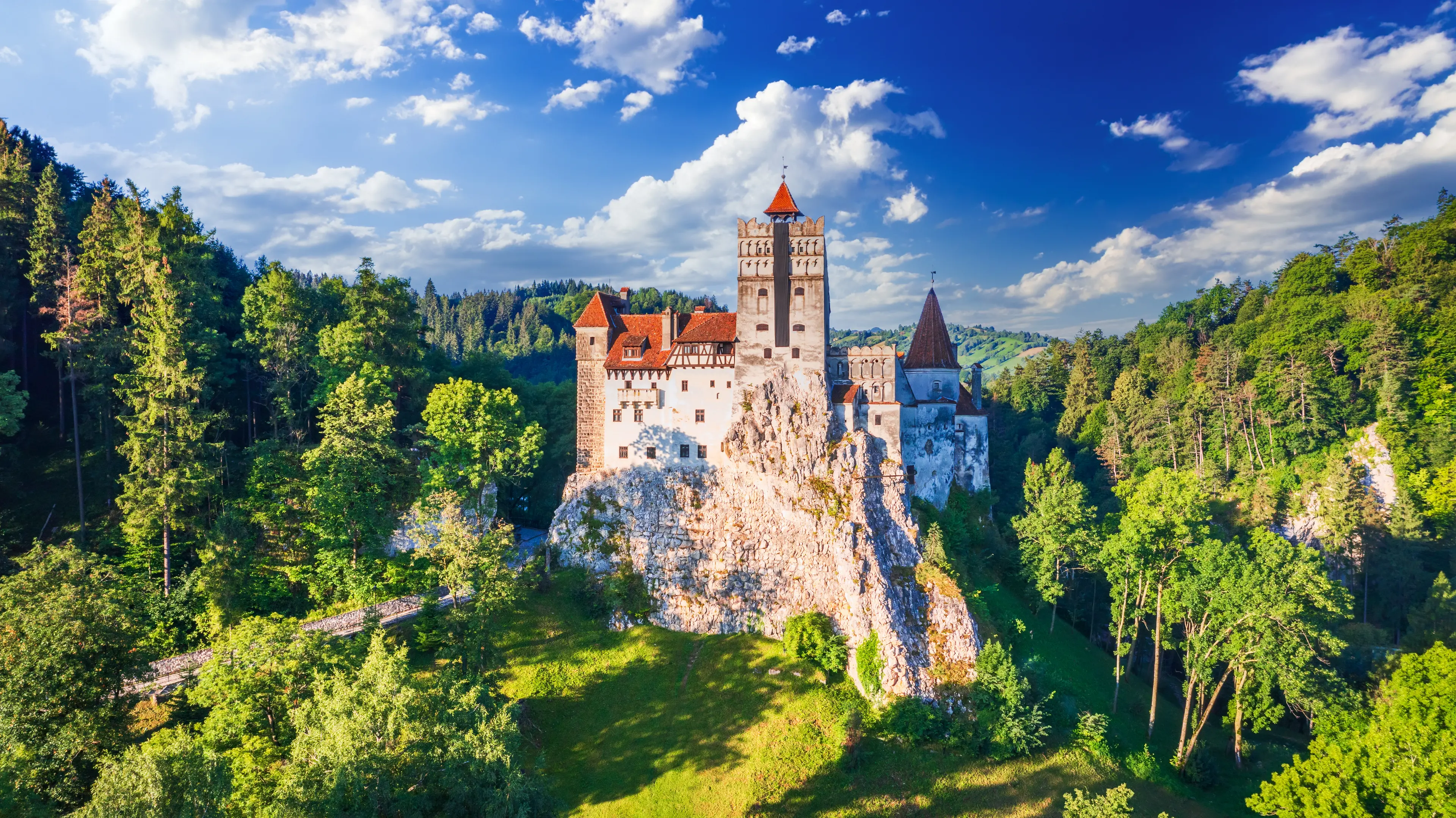 1-Day Solo Brasov Adventure: Sightseeing, Dining & Wine for Locals