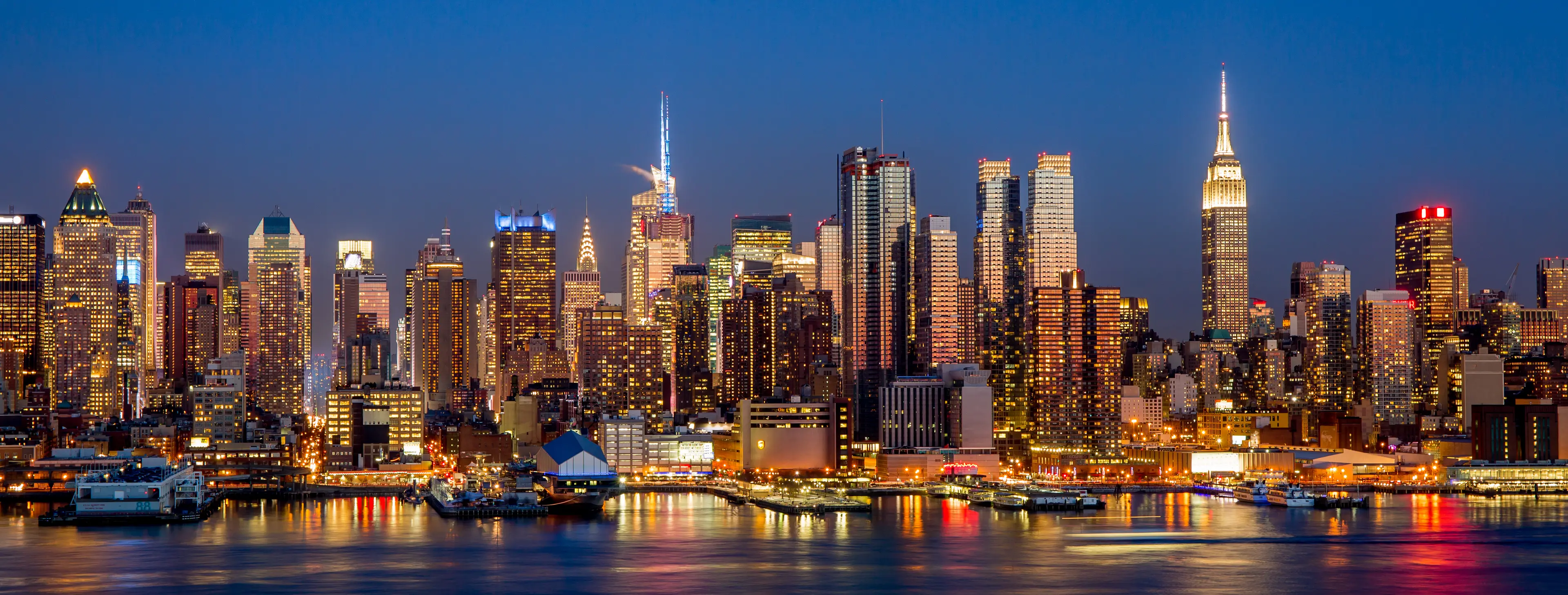 Manhattan midtown buildings skyline