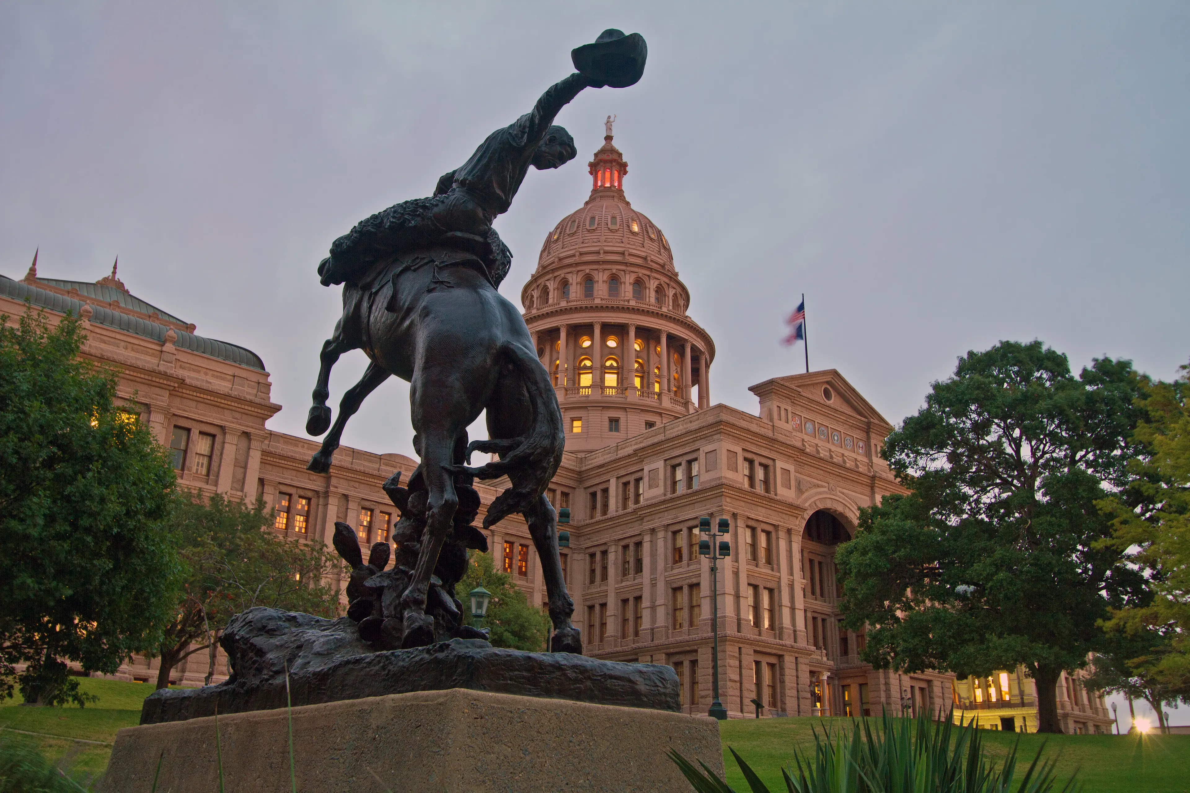 Cowboy Memorial in front of Texas Capitol dome