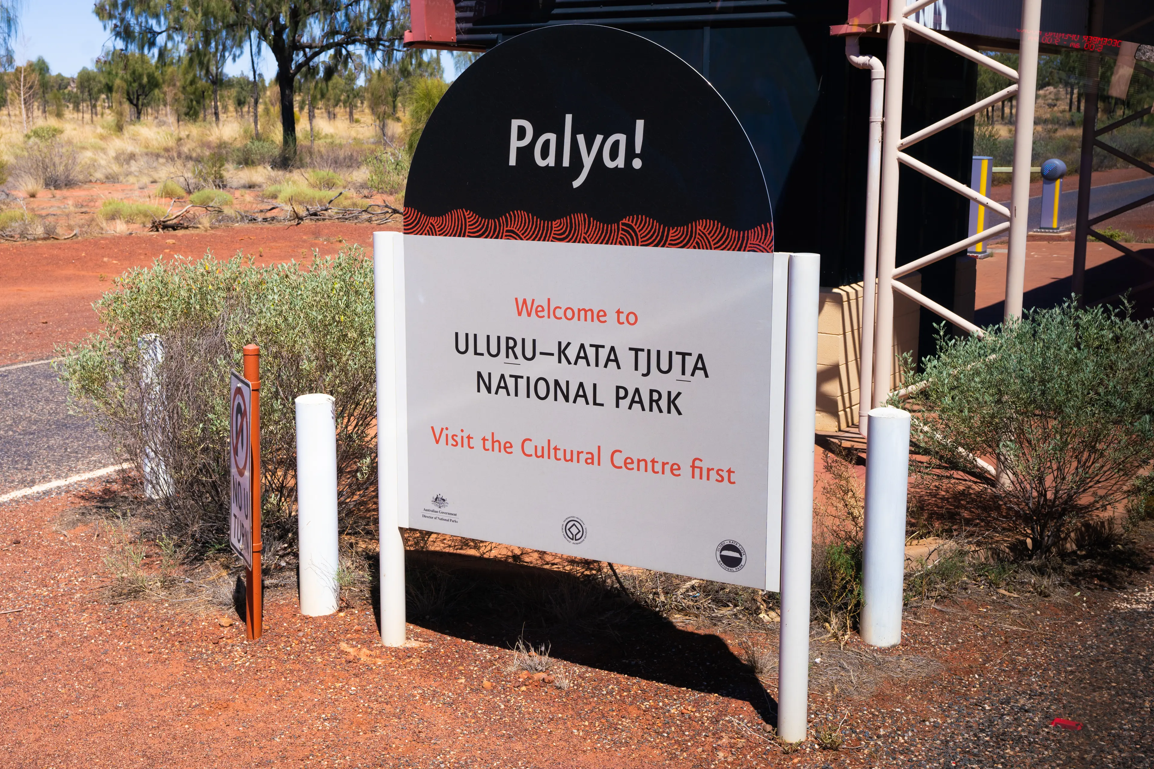 3-Day Solo Adventure: Exploring Uluru-Kata Tjuta's Untouched Wilderness