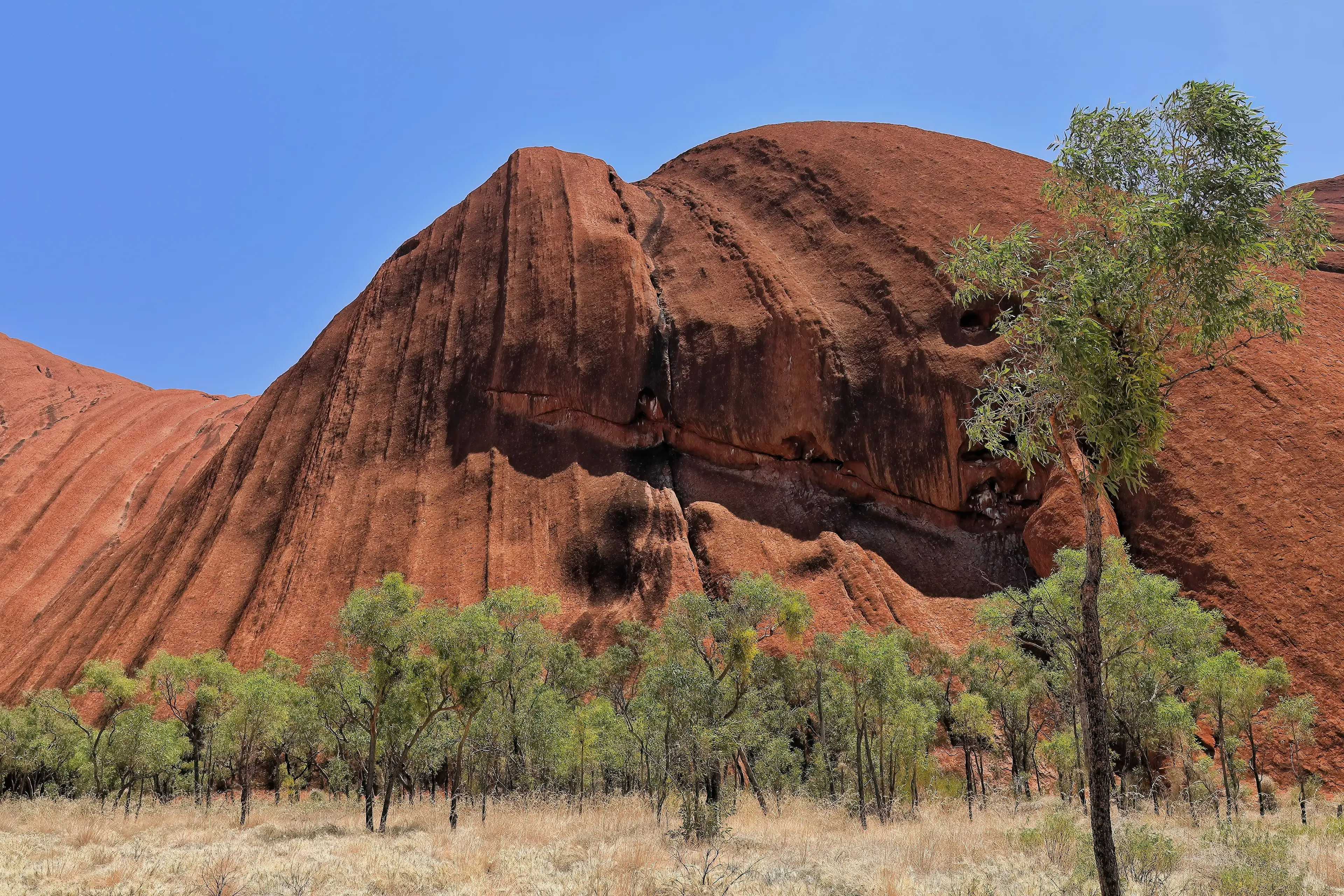 Grooves and drainage lines-oblique crack-southeast face of Uluru Ayers Rock seen from the basewalk