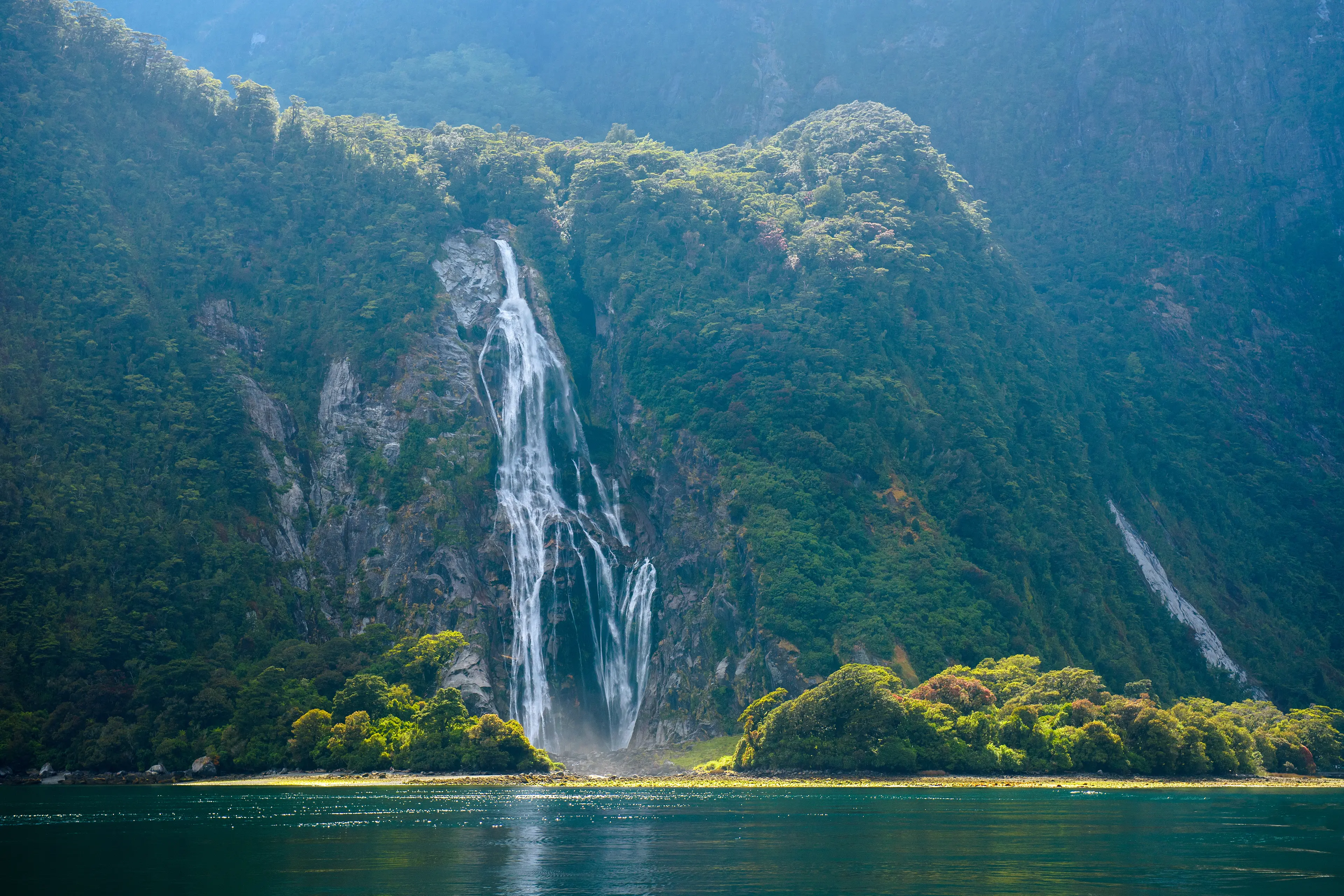 1-Day Milford Sound Local Experience: Outdoor Activities and Sightseeing