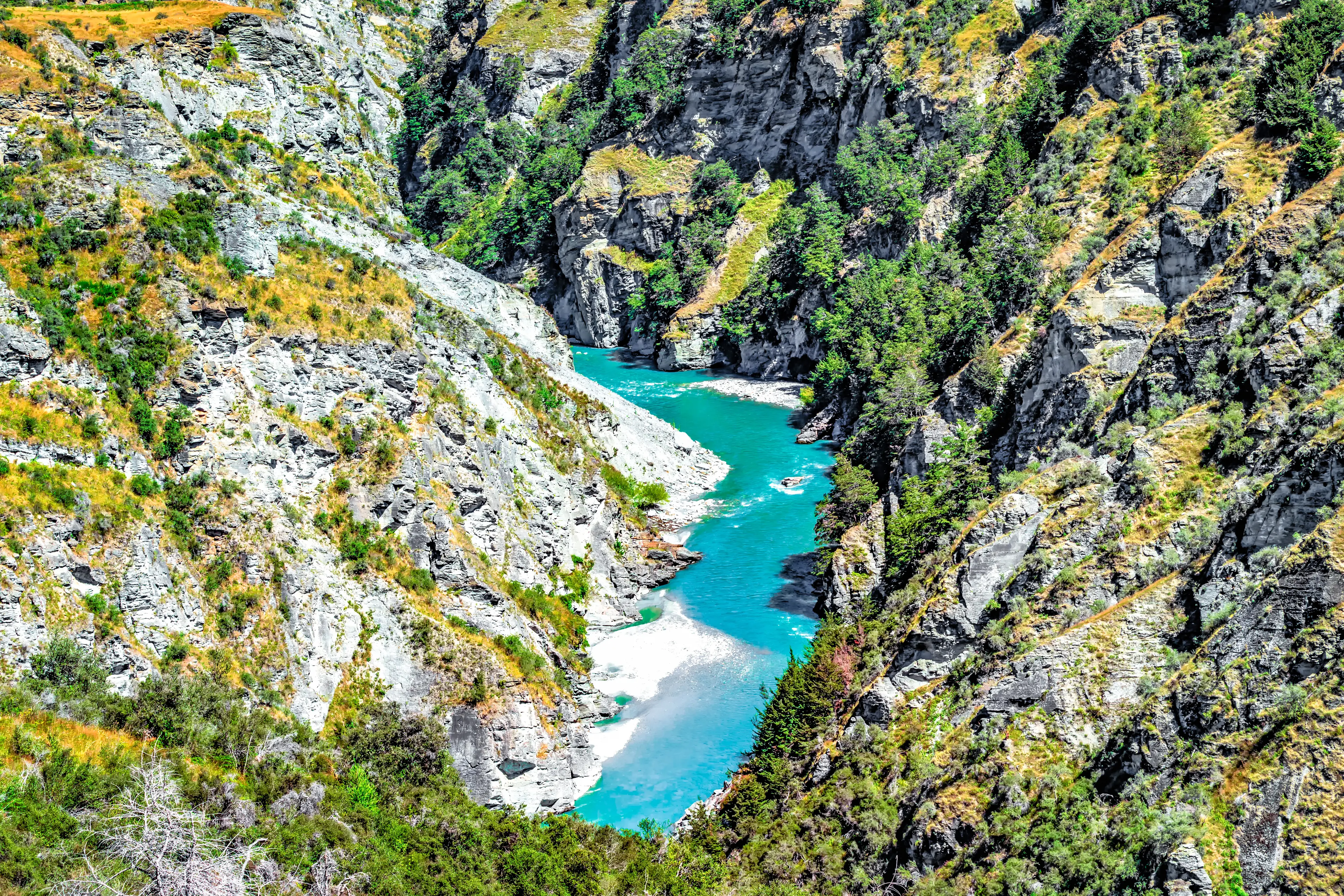 Sudinsel - Schlucht mit dem Shotover river in the Skippers Canyon Road in the Otago Region Sudinsel - Schlucht mit dem Shotover river in the Skippers Canyon Road in the Otago Region