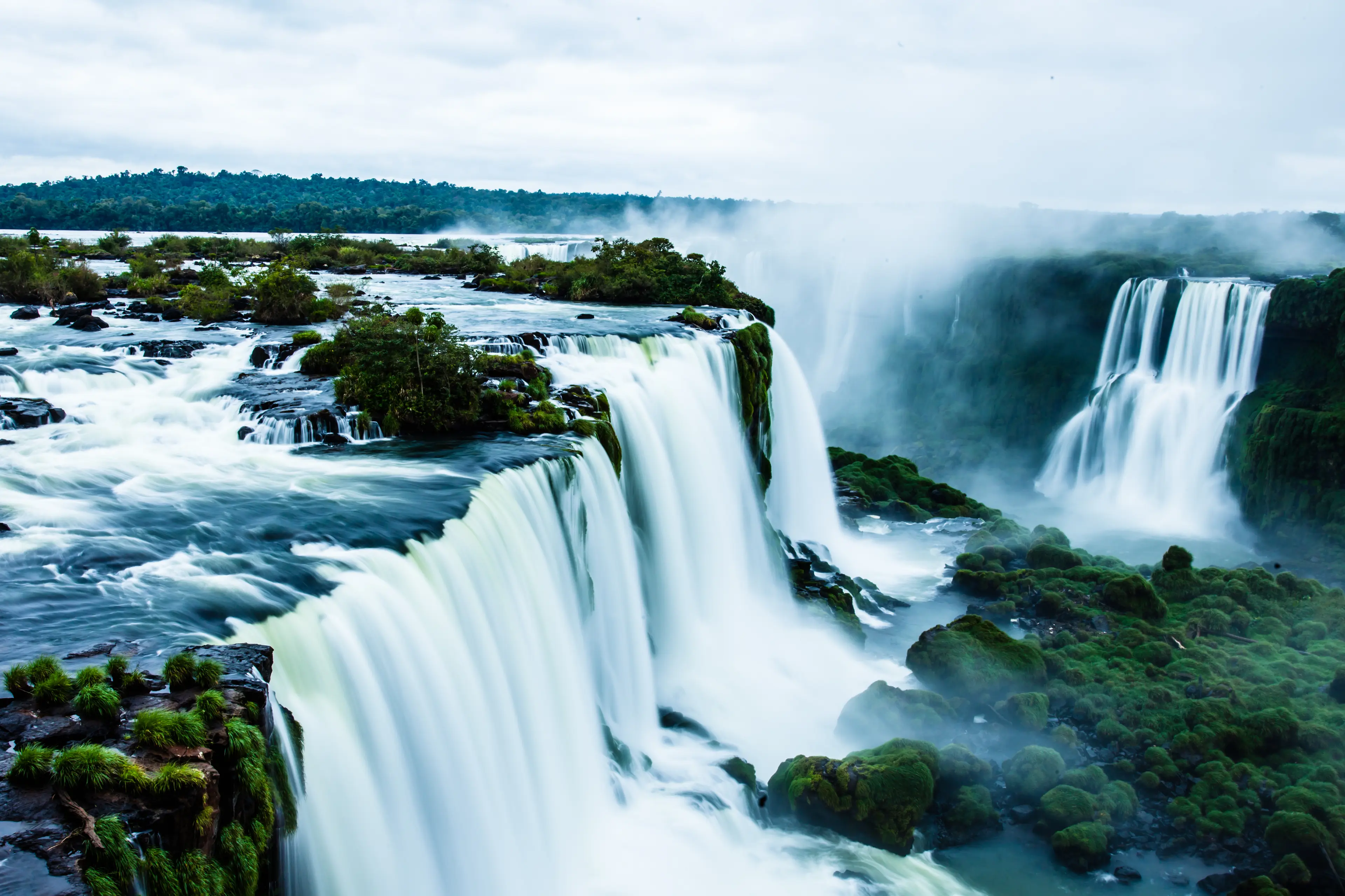 Iguassu Falls, the largest waterfalls of the world, Brazilian side